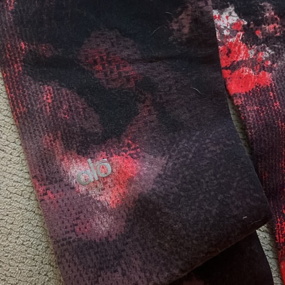 ALO Yoga Leggings - Picture 3 of 6